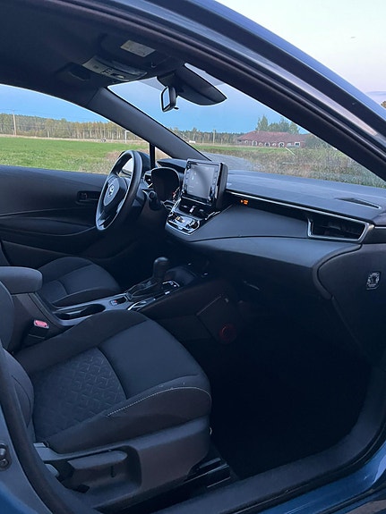 Toyota Corolla 7 of 12