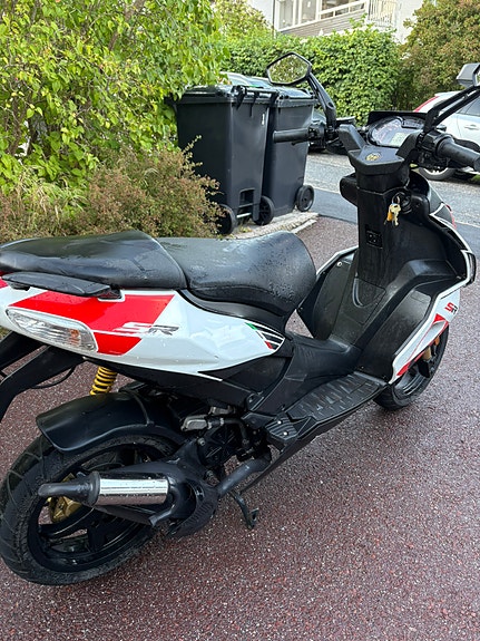 Aprilia SR50 4 of 6
