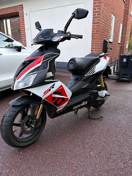 Aprilia SR50 2 of 6