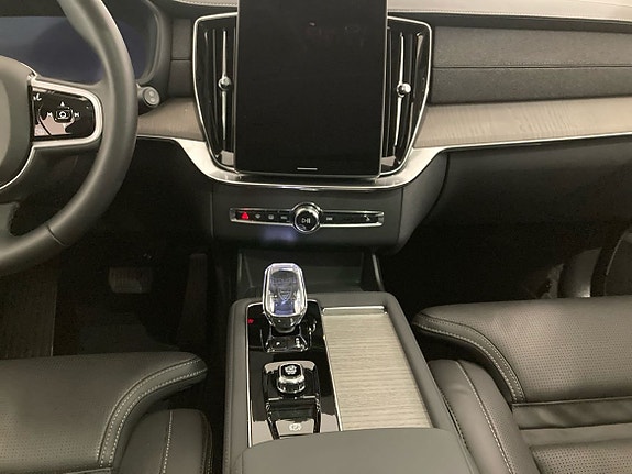 Volvo XC90 13 of 16