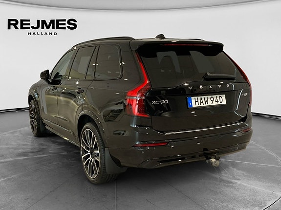 Volvo XC90 2 of 16