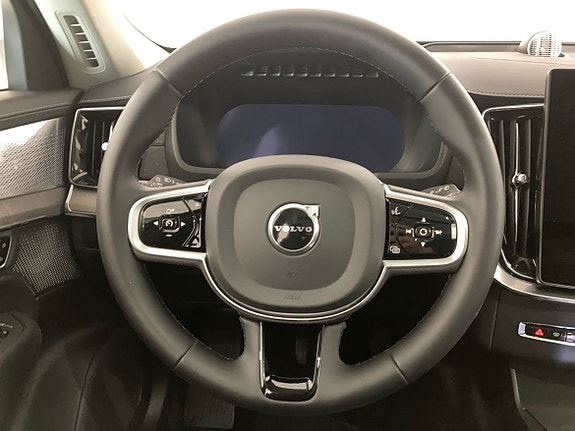 Volvo XC90 11 of 16