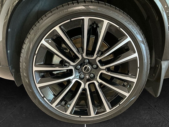 Volvo XC90 10 of 16