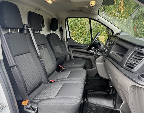 Ford Transit Custom 8 of 18