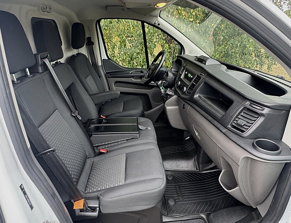 Ford Transit Custom 12 of 18