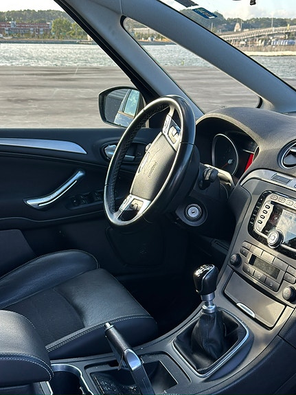 Ford S-MAX 7 of 11