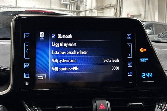 Toyota C-HR 23 of 26