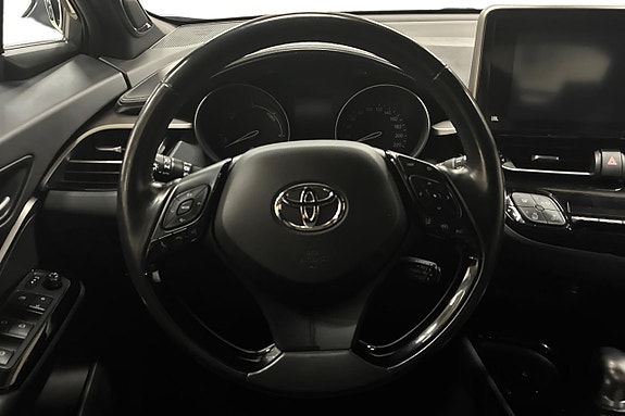 Toyota C-HR 16 of 26