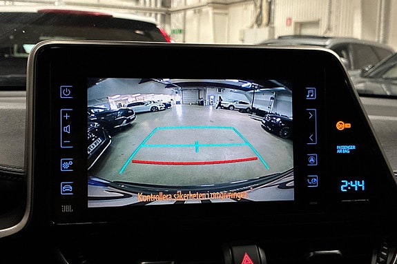 Toyota C-HR 21 of 26