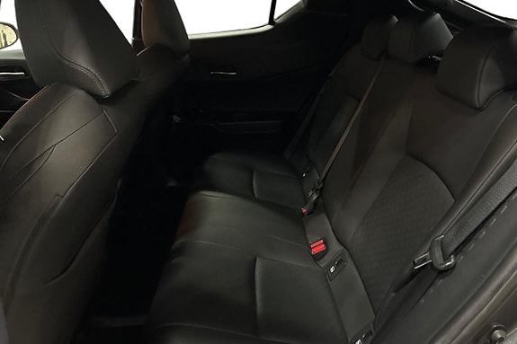 Toyota C-HR 14 of 26