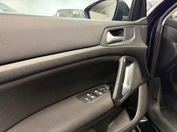 Peugeot 308 SW 8 of 28