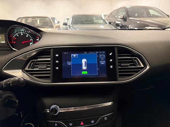 Peugeot 308 SW 18 of 28
