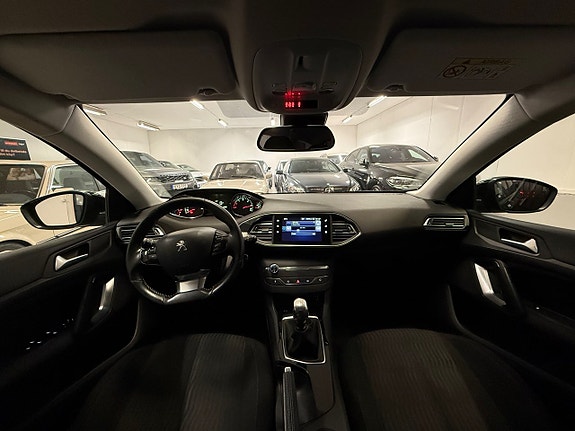 Peugeot 308 SW 14 of 28