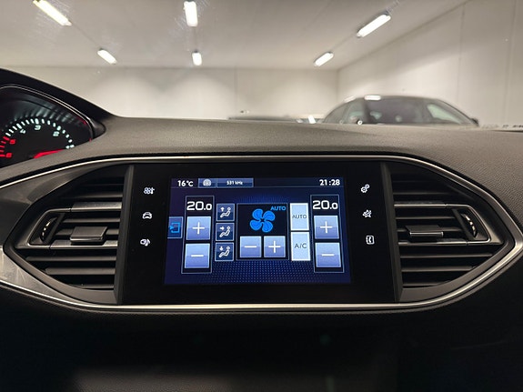 Peugeot 308 SW 20 of 28