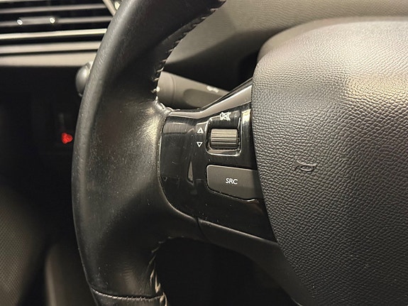 Peugeot 308 SW 16 of 28