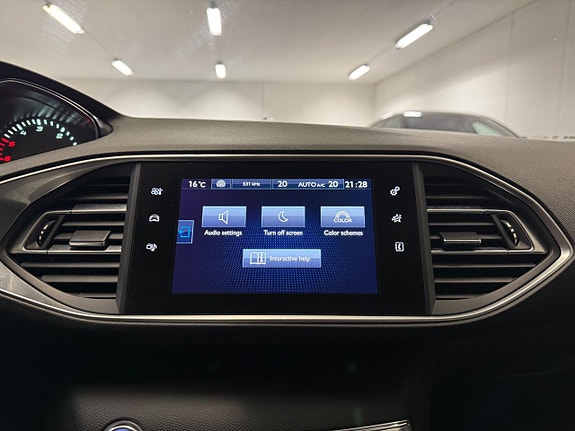 Peugeot 308 SW 21 of 28