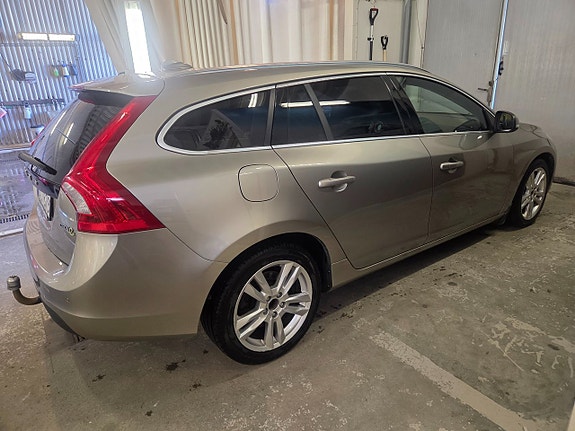 Volvo V60 6 of 17