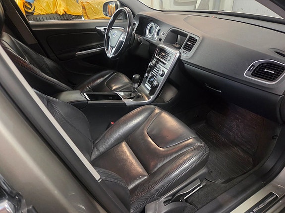 Volvo V60 12 of 17