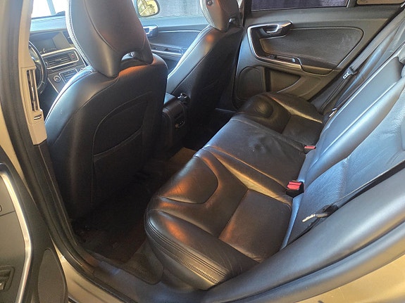 Volvo V60 15 of 17