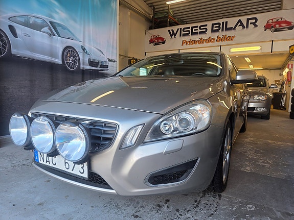 Volvo V60 3 of 17