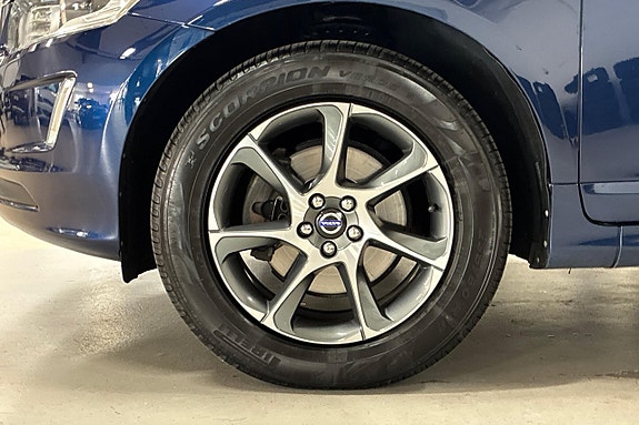 Volvo XC60 11 of 26