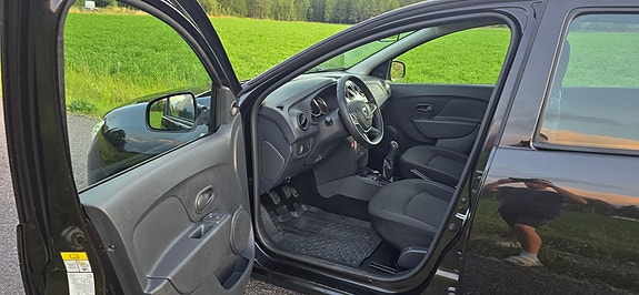 Dacia Sandero 9 of 17