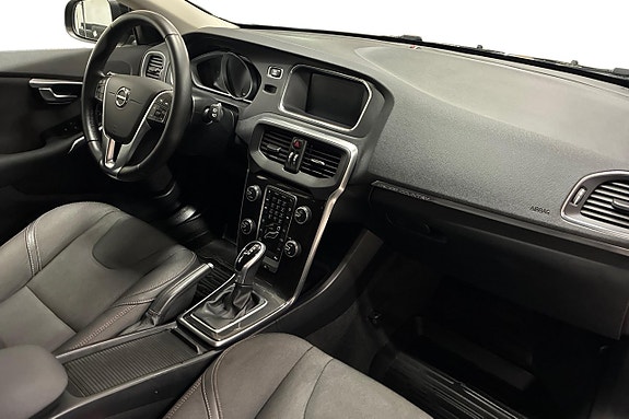 Volvo V40 Cross Country 15 of 22