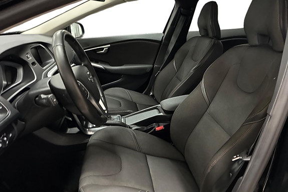 Volvo V40 Cross Country 13 of 22