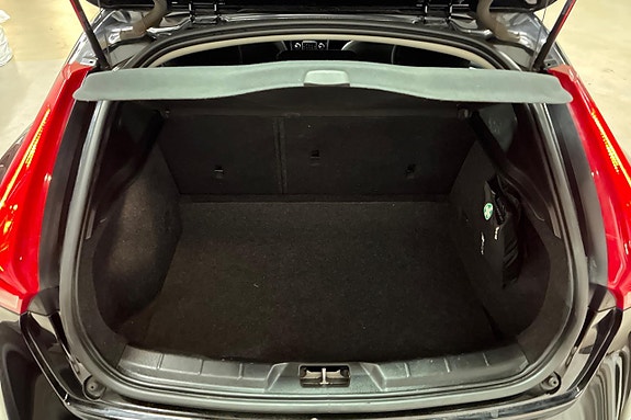 Volvo V40 Cross Country 10 of 22