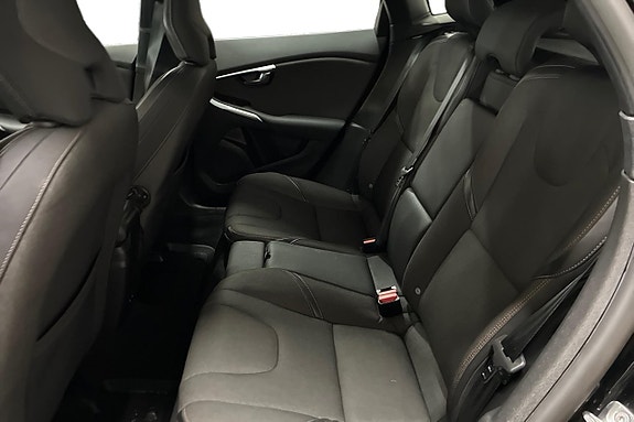 Volvo V40 Cross Country 14 of 22