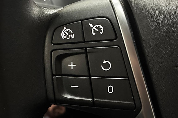 Volvo V40 Cross Country 20 of 22