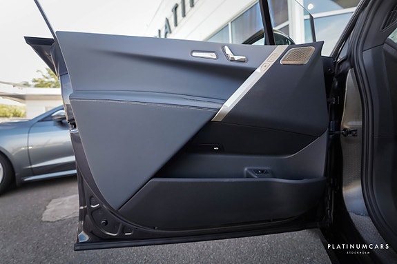 BMW iX 17 of 23