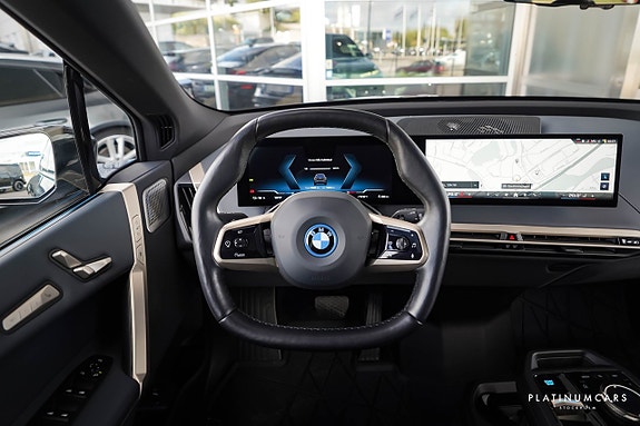 BMW iX 9 of 23