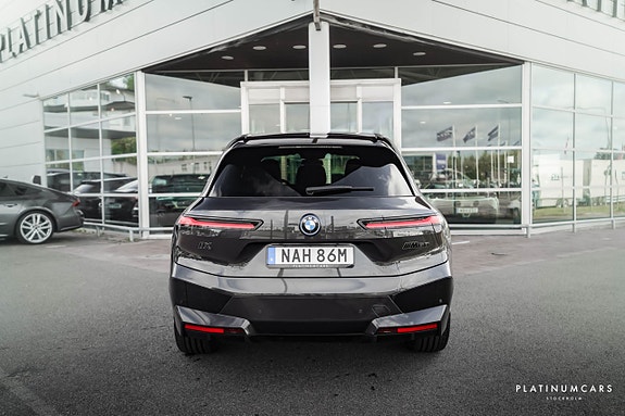 BMW iX 4 of 23
