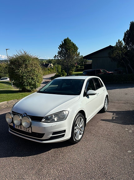 Volkswagen Golf VII 2 of 6