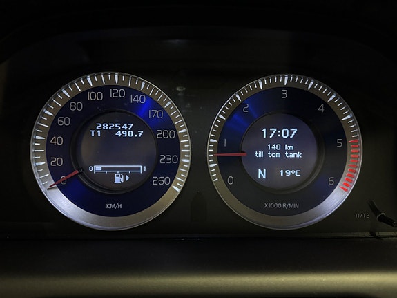 Volvo XC60 16 of 23