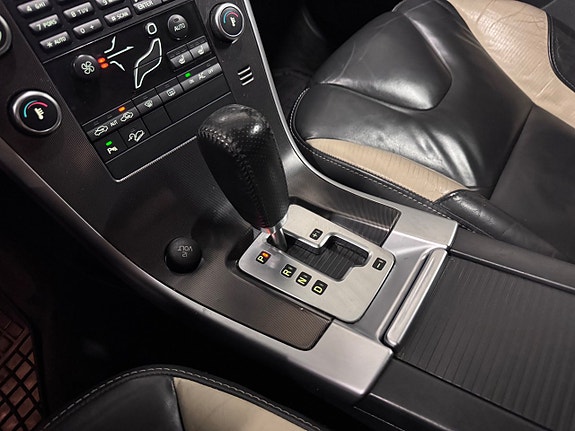 Volvo XC60 17 of 23