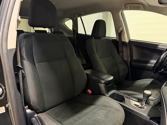 Toyota RAV4 12 of 20