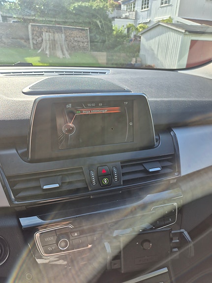 BMW 218i 6 of 8