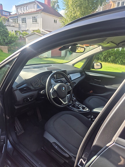 BMW 218i 3 of 8
