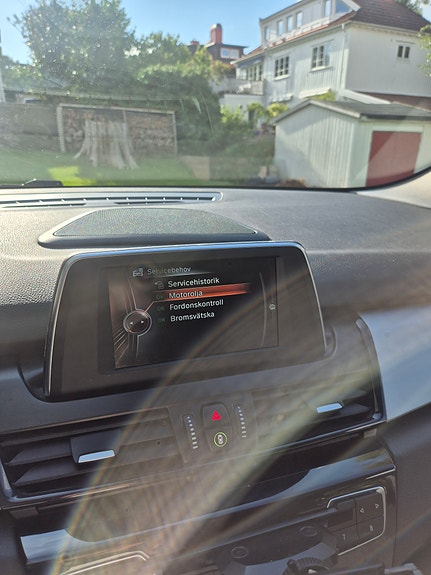 BMW 218i 5 of 8