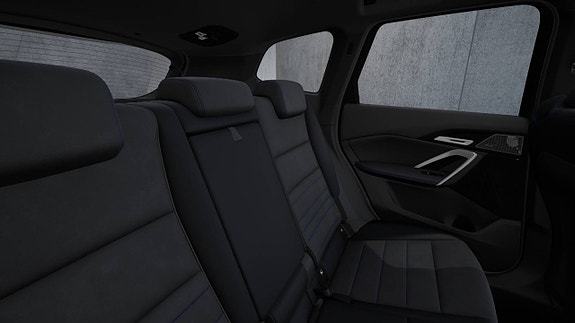 BMW iX1 8 of 11