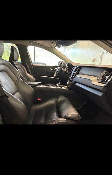 Volvo XC60 12 of 20