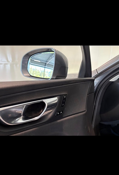 Volvo XC60 8 of 20