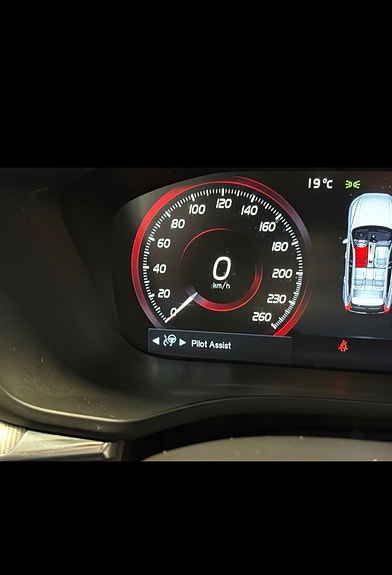 Volvo XC60 11 of 20