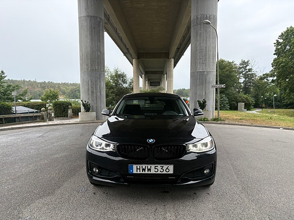 BMW 320d 2 of 11