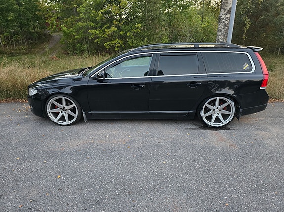 Volvo V70 3 of 5