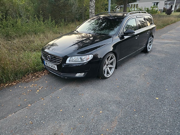 Volvo V70 2 of 5
