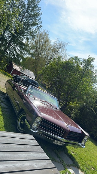 Pontiac Bonneville 3 of 8