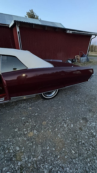 Pontiac Bonneville 5 of 8